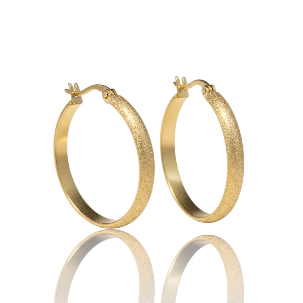 Goudkleurige Matte RVS Oorringen Sandblasted - 30 mm - Aramat Jewels - Oorringen - cadeautip