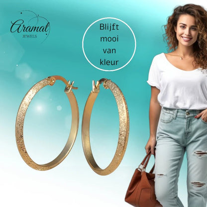 Goudkleurige Matte RVS Oorringen Sandblasted - 32 mm - Aramat Jewels - Oorringen - cadeautip