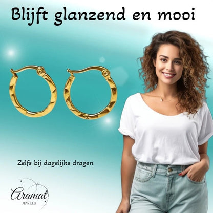 Goudkleurige Oorringen RVS met Fijn Streepmotief (20 mm) - Aramat Jewels - Oorringen - cadeautip
