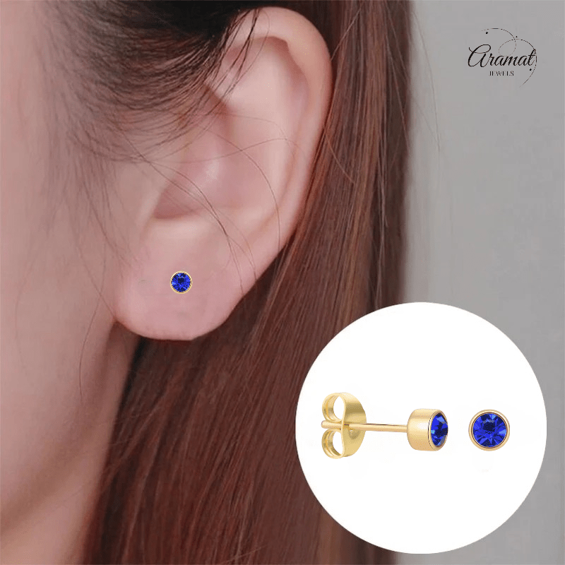Goudkleurige Oorstekers 4mm - Donkerblauw Kristal - oor4604 - Oorbellen kopen# - 4mm - alles - blauw