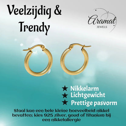 Goudkleurige RVS Hoepeloorbellen met Textuur - 18 mm - Aramat Jewels - Oorringen - cadeautip
