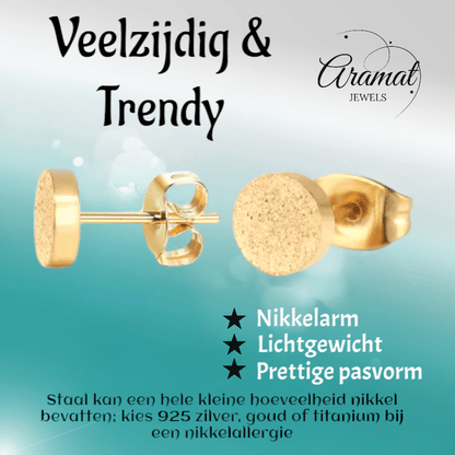 Goudkleurige sandblasted oorstekers 7mm - Aramat Jewels - Oorbellen - cadeautip