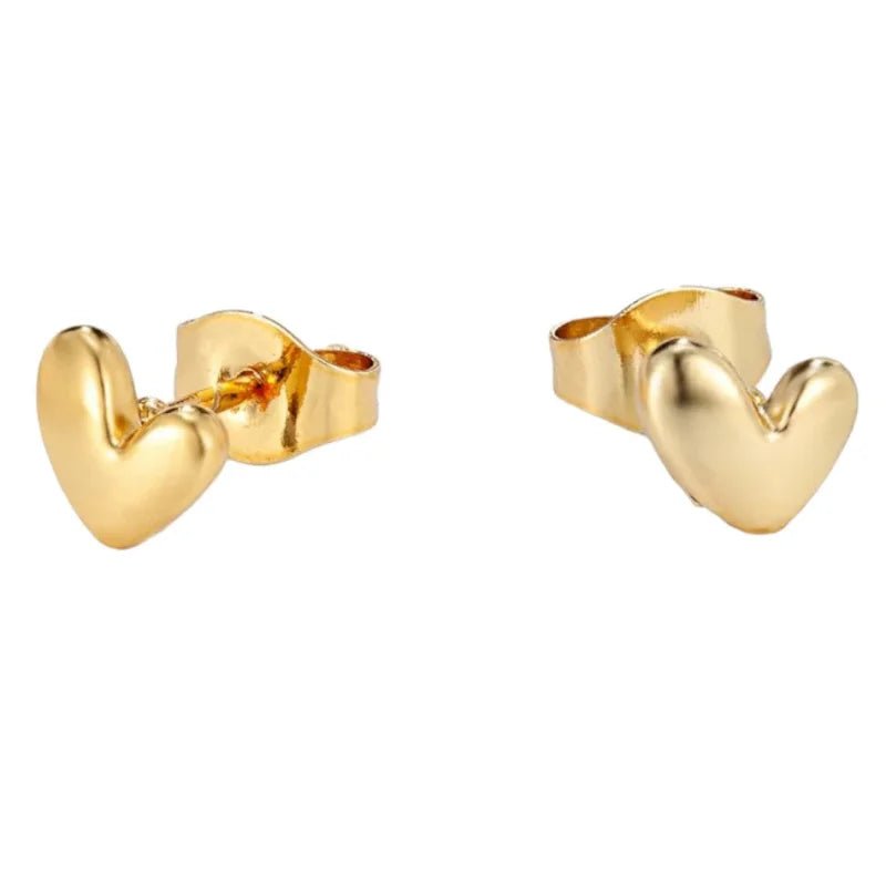 Gouden hartvormige oorbellen.