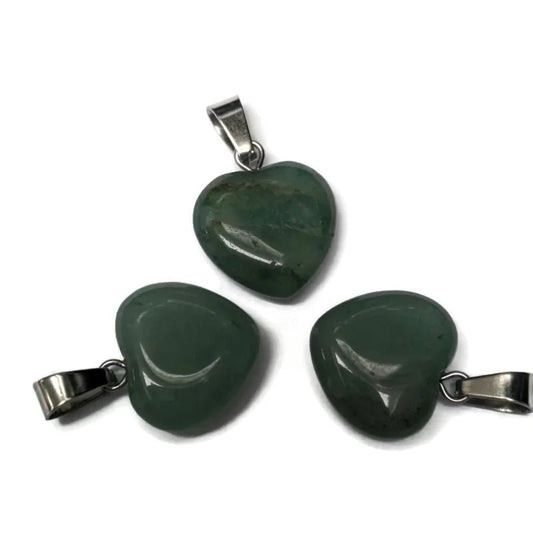 Drie hangers van groene jadesteen