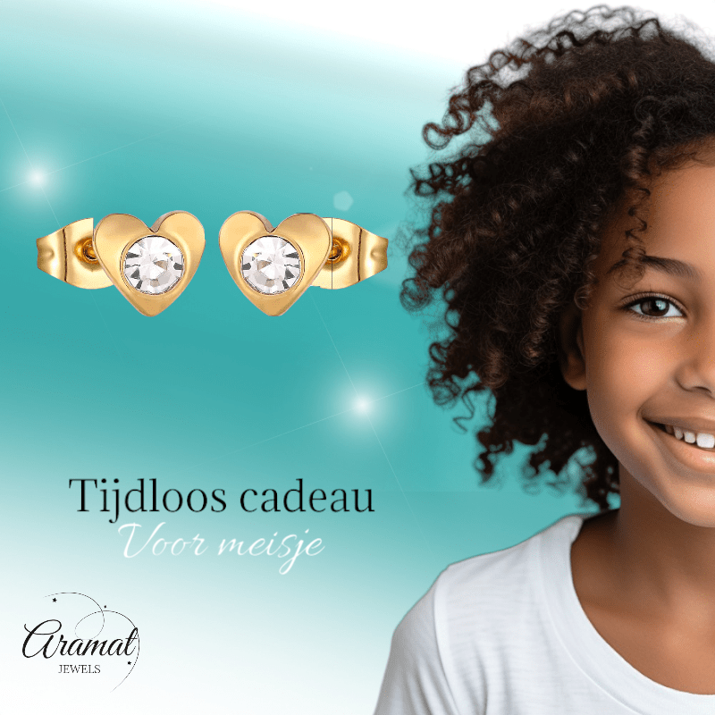 Hartjes oorstekers goudkleur – transparant kristal 8mm - Aramat Jewels - Oorbellen - cadeautip