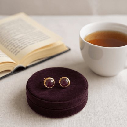 Kattenoog Oorbellen 8mm – Paars Goudkleurig - Aramat Jewels - Oorbellen - cadeautip