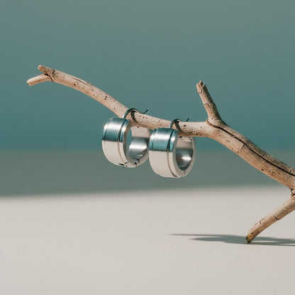 Kleine RVS Oorringen met Opstaande Streep Zilverkleur 13mm - Aramat Jewels - Oorringen - cadeautip