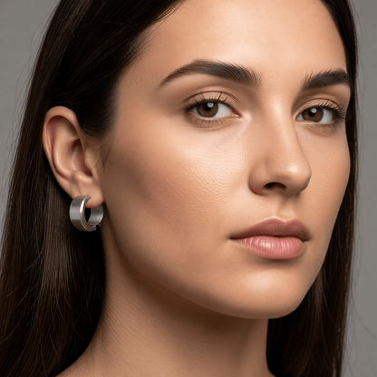 Kleine RVS Oorringen met Opstaande Streep Zilverkleur 13mm - Aramat Jewels - Oorringen - cadeautip