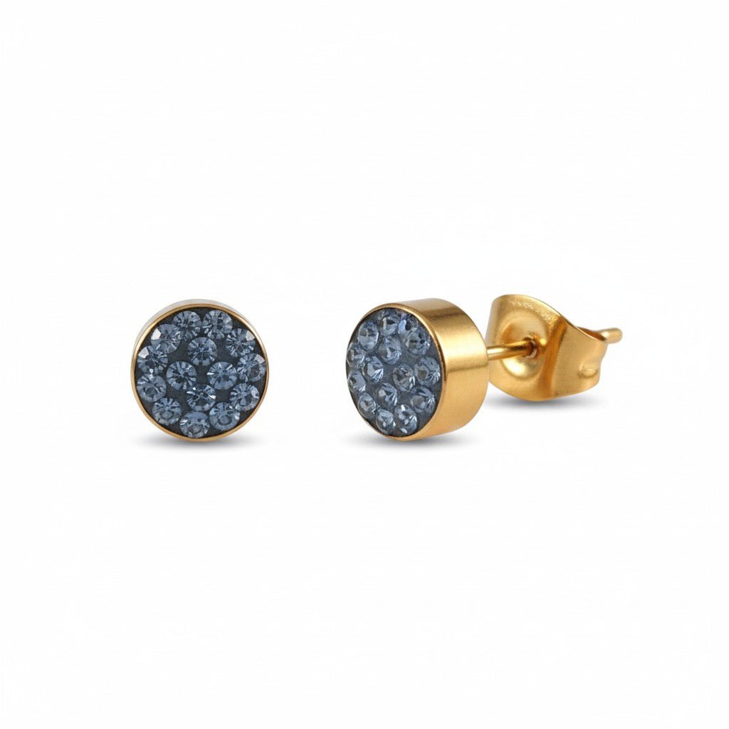 Lichtblauwe kristallen oorstekers 6 mm – goudkleurig - Aramat Jewels - Oorbellen - cadeautip