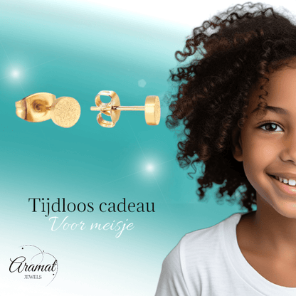 Matte Goudkleurige Ronde Oorstekers 5mm - Aramat Jewels - Oorbellen - cadeautip