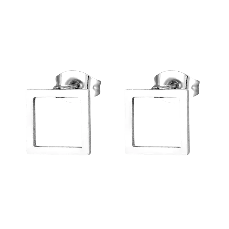 Paar zilveren vierkante oorbellen.