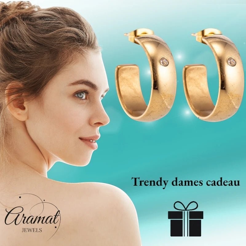 Oorbellen – 23mm Hoepel Creool Zirkonia Accent RVS Goudkleur Unisex - Aramat Jewels - Oorringen - cadeautip