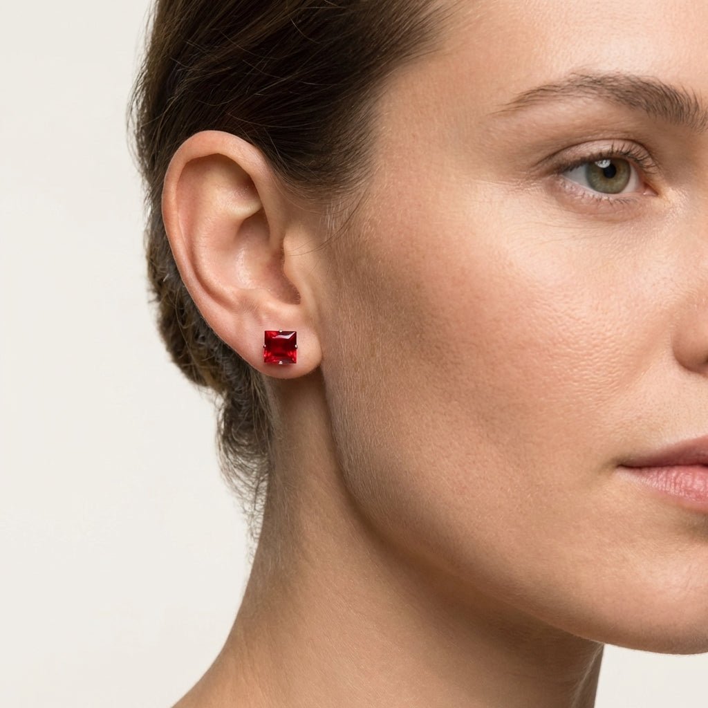 Oorbellen – 7mm Vierkante Zirkonia Rood op RVS Zilverkleur - Aramat Jewels - Oorbellen - cadeautip