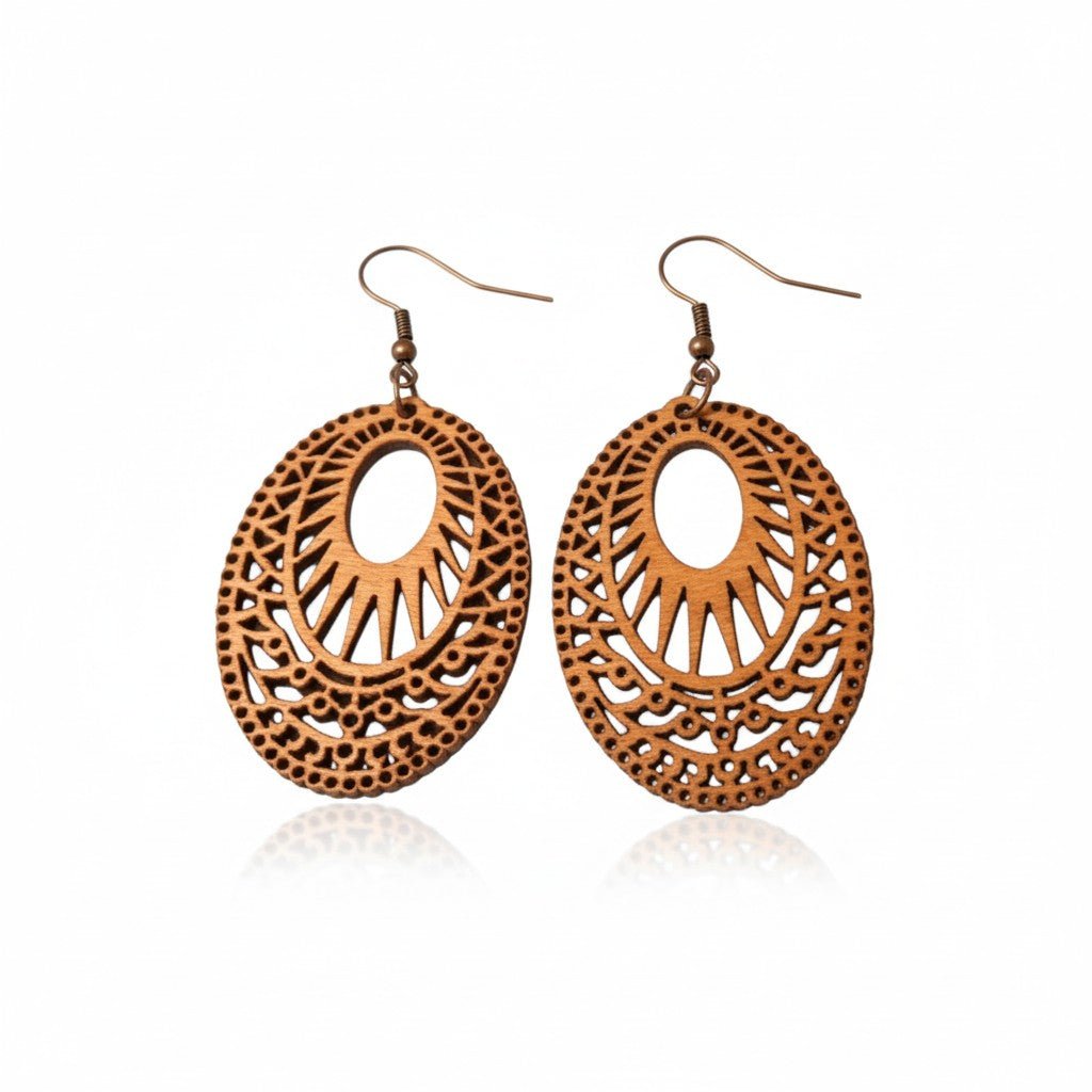 Oorbellen – Elegante Houten Oorhangers Ovaalvorm Bruin Opgewerkt Motief Dames - Aramat Jewels - Oorhangers - cadeautip