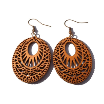 Oorbellen – Elegante Houten Oorhangers Ovaalvorm Bruin Opgewerkt Motief Dames - Aramat Jewels - Oorhangers - cadeautip