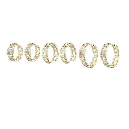Een set van vijf gouden en diamanten ringen
