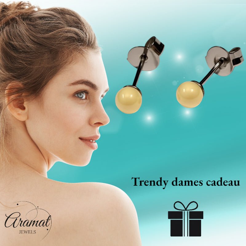 Oorbellen – Witte Bolletjes Metaal (4mm) - Aramat Jewels - Oorbellen - cadeautip