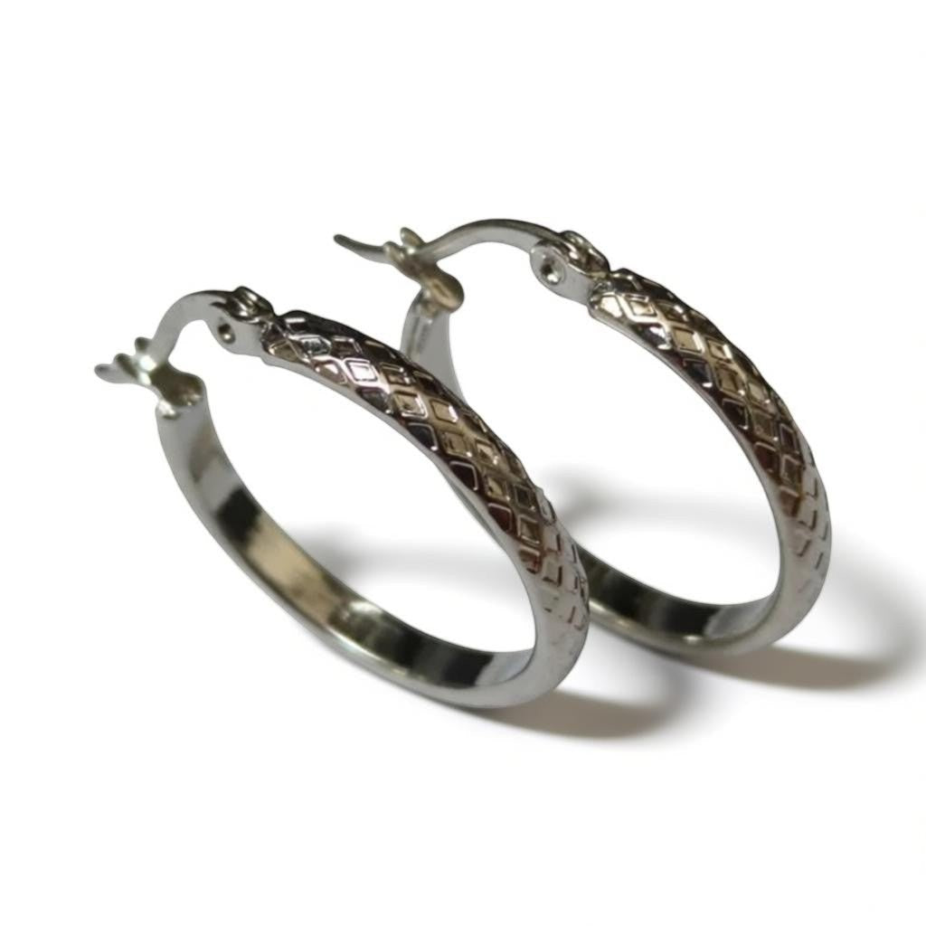 Oorringen – 30mm Creool Ruitjes Patroon RVS Zilverkleur en Zwart Dames - Aramat Jewels - Oorringen - cadeautip
