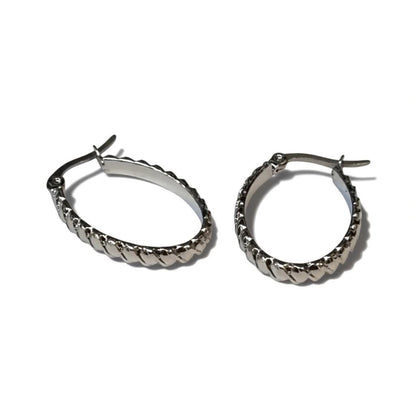Oorringen – RVS Ovale Vorm met Schuine Streepjes (28mm) - Aramat Jewels - Oorringen - cadeautip