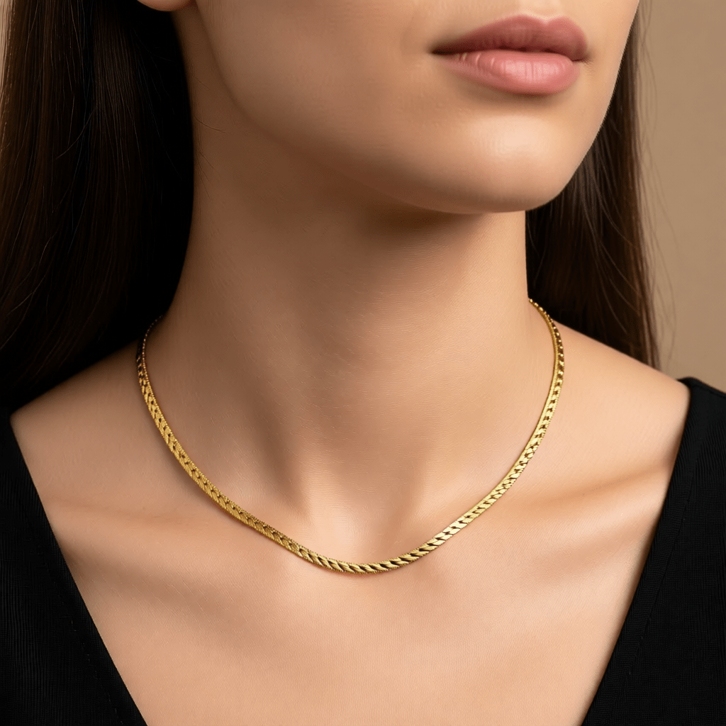 Platte Gourmet Ketting met bewerkte rand 4mm Goudkleurig Staal - Aramat Jewels - Halskettingen - cadeautip