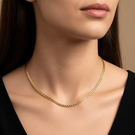 Platte Gourmet Ketting met bewerkte rand 4mm Goudkleurig Staal - Aramat Jewels - Halskettingen - cadeautip