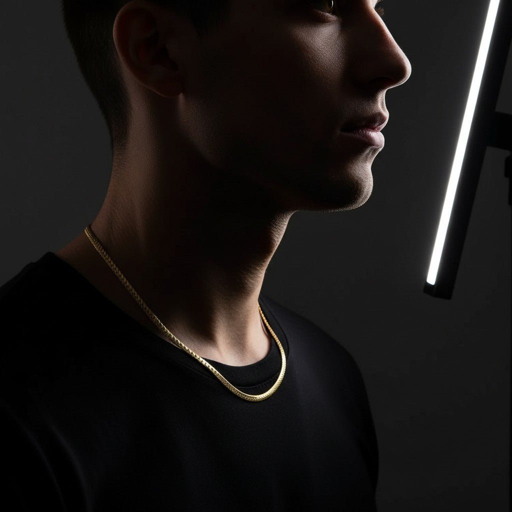 Platte Gourmet Ketting met bewerkte rand 4mm Goudkleurig Staal - Aramat Jewels - Halskettingen - cadeautip