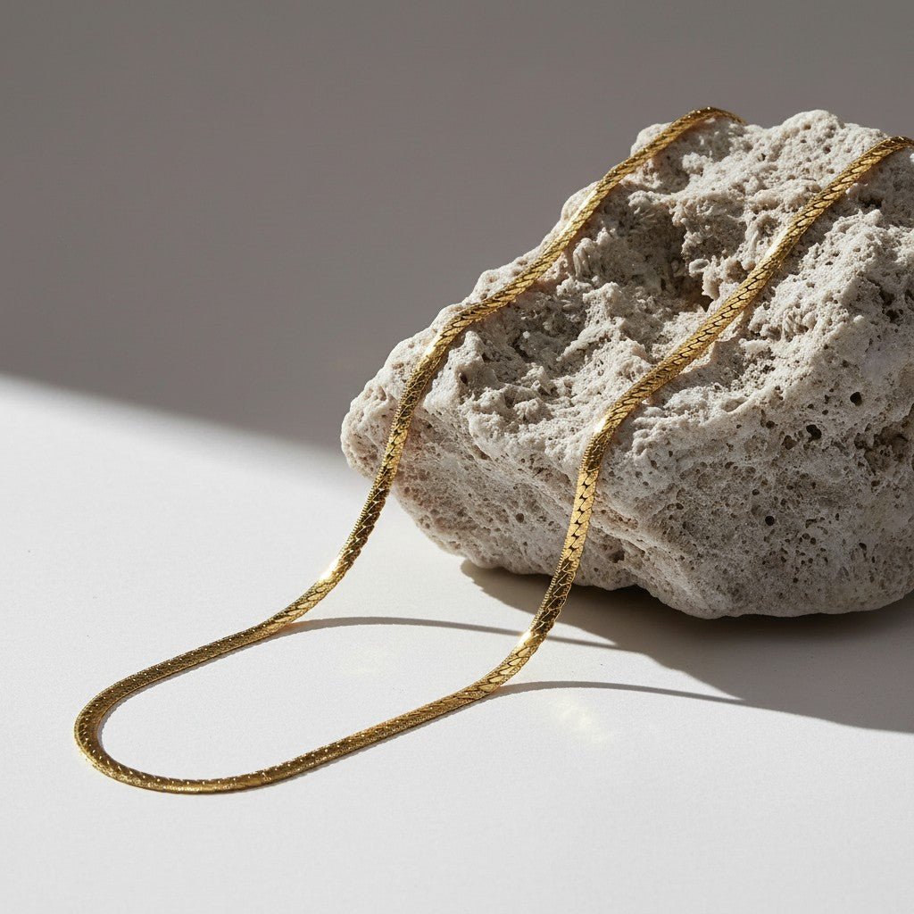 Platte Gourmet Ketting met bewerkte rand 6mm Goudkleurig Staal - Aramat Jewels - Halskettingen - cadeautip