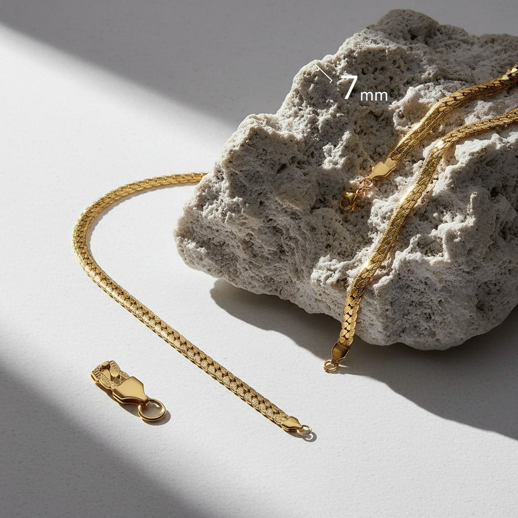 Platte Gourmet Ketting met bewerkte rand 7mm Goudkleurig Staal - Aramat Jewels - Halskettingen - cadeautip