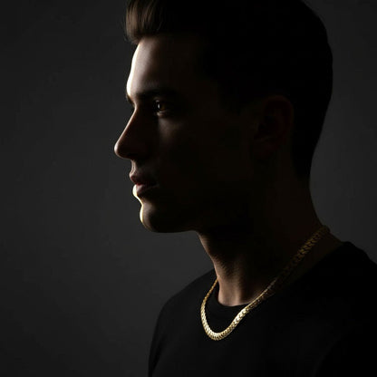 Platte Gourmet Ketting met bewerkte rand 8mm Goudkleurig Staal - Aramat Jewels - Halskettingen - cadeautip