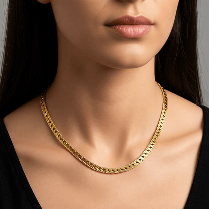 Platte Gourmet Ketting met bewerkte rand 8mm Goudkleurig Staal - Aramat Jewels - Halskettingen - cadeautip