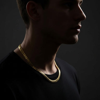 Platte Gourmet Ketting met bewerkte rand 8mm Goudkleurig Staal - Aramat Jewels - Halskettingen - cadeautip