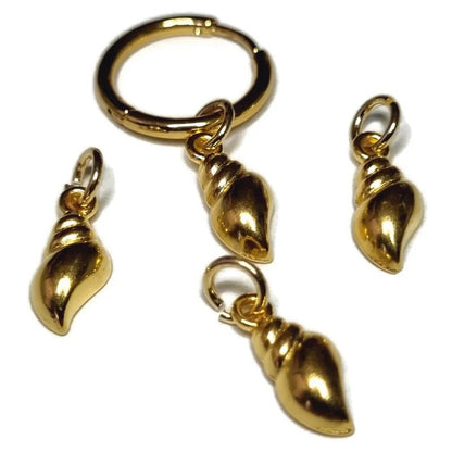 Een gouden bedel met een hart bedel