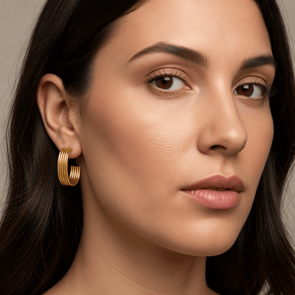 Rechthoekige Oorstekers Streepjesmotief Goudkleurig Staal - Aramat Jewels - Oorbellen - cadeautip