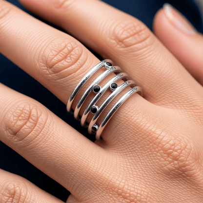 RVS Damesring Verstelbaar – 5 Lijnen & Zwarte Emaille – One Size - Aramat Jewels - Ringen - cadeautip