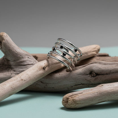 RVS Damesring Verstelbaar – 5 Lijnen & Zwarte Emaille – One Size - Aramat Jewels - Ringen - cadeautip