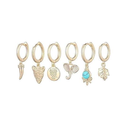 Een set van vijf gouden oorbellen met bedels