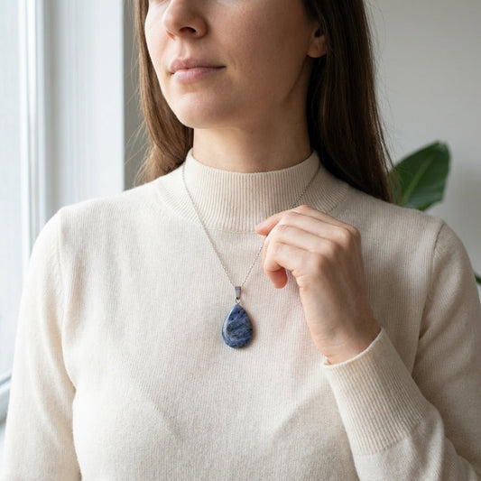 Sodaliet Druppelhanger in Blauw - grijs natuursteen - Aramat Jewels - Hangers - cadeautip