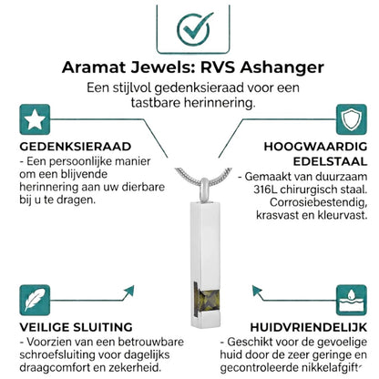 Een hanger met een groene steen in het midden