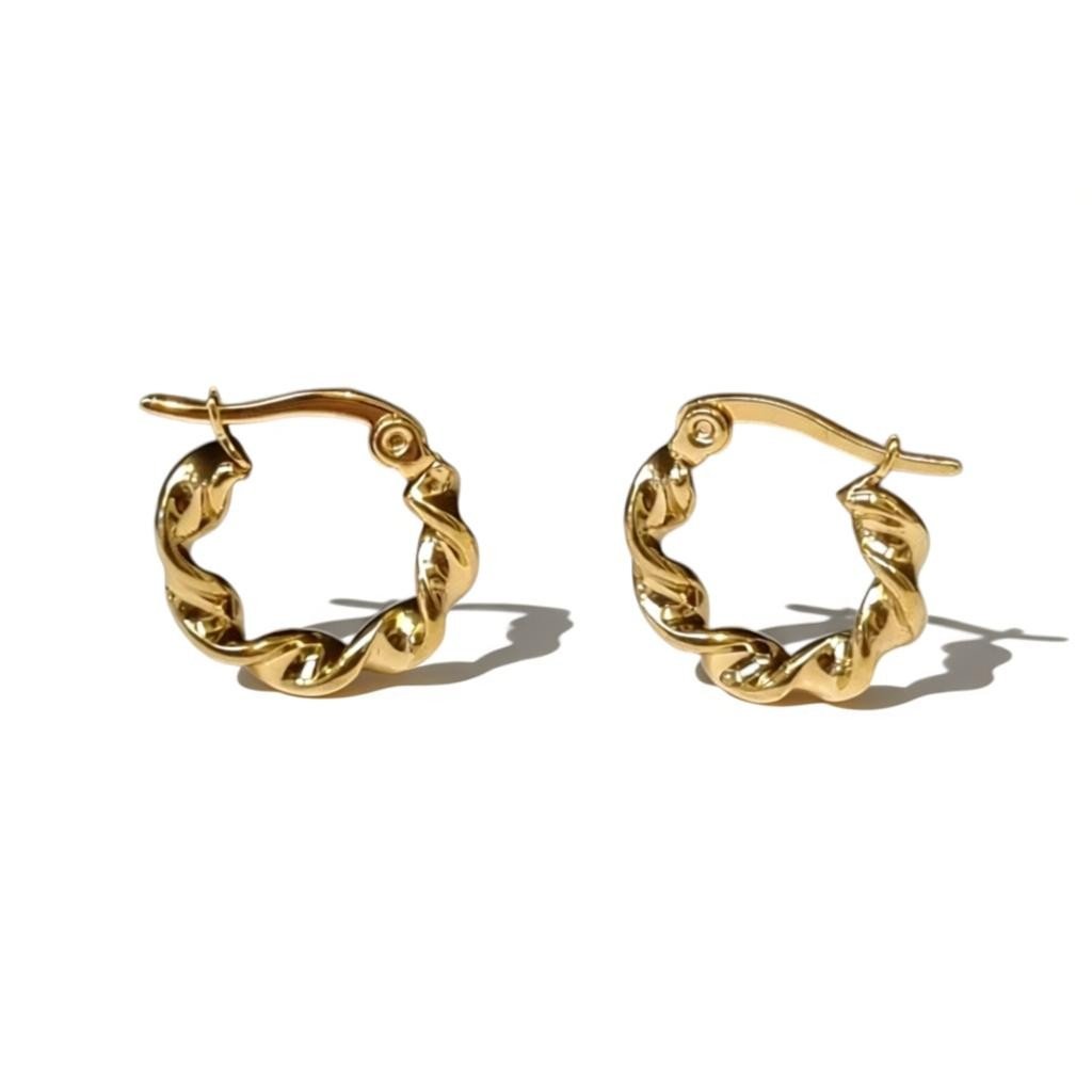 Stalen Creolen gedraaid Goudkleur - Aramat Jewels - Oorringen - cadeautip