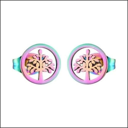 Een paar roze en blauwe oorbellen