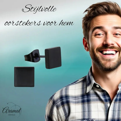 Zwarte vierkante oorbellen.