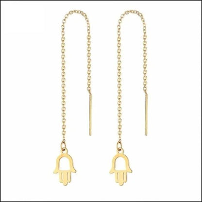 Een paar gouden oorbellen met een hamy hamy