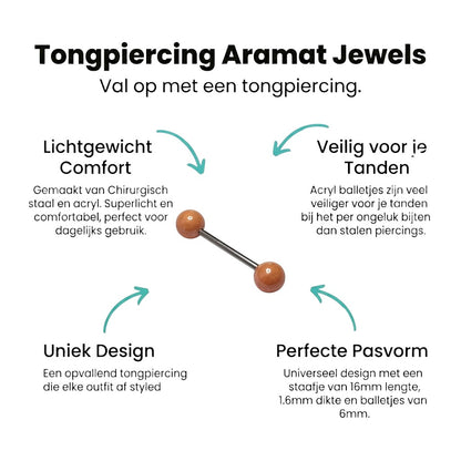 Een paar oranje glazen bollen op een witte achtergrond