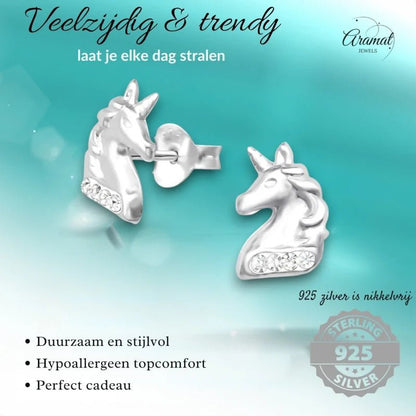 Zilveren eenhoorn oorbellen.
