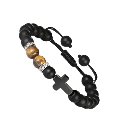 Een zwart met gouden armband met een kruis bedel