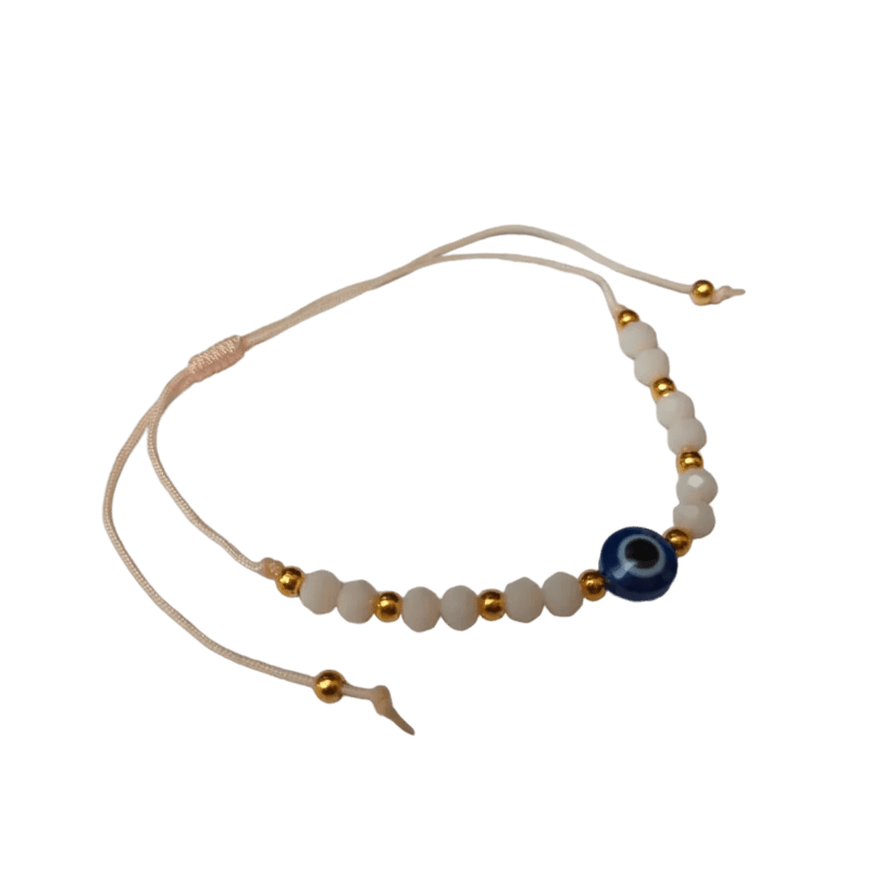 De armband met een gouden bea en een blauw oog