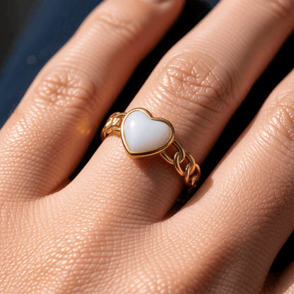 Verstelbare RVS Ring met Emaille Hartje - Goudkleur (8 mm) - Aramat Jewels - Ringen - cadeautip
