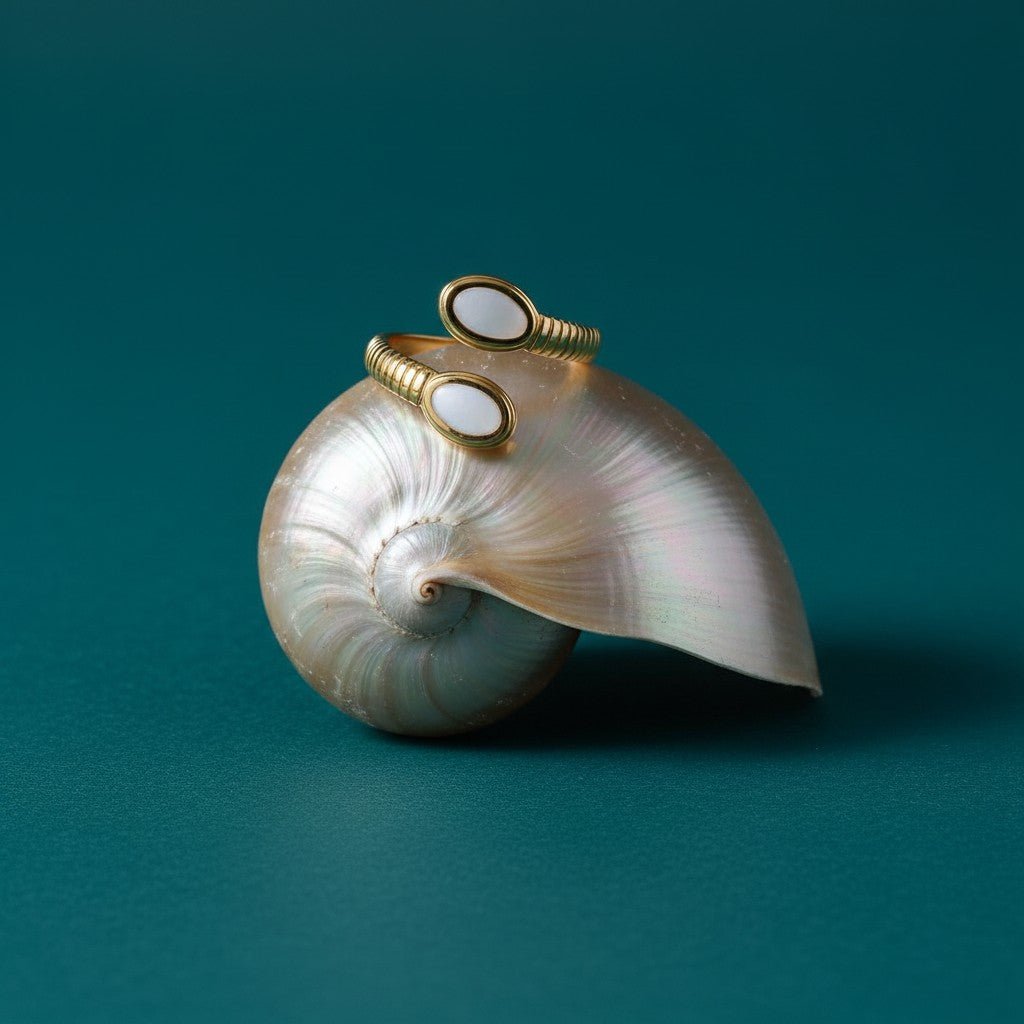 Verstelbare RVS Ring met Parelwitte Emaille Ovalen - Goudkleur (15 mm) - Aramat Jewels - Ringen - cadeautip