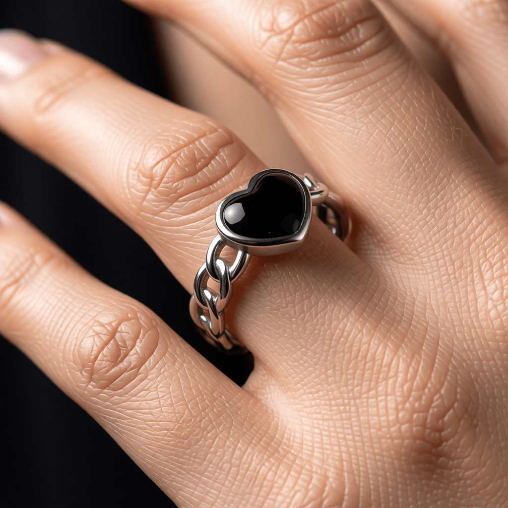 Verstelbare RVS Ring met Zwart Emaille Hartje - Zilverkleur (8 mm) - Aramat Jewels - Ringen - cadeautip