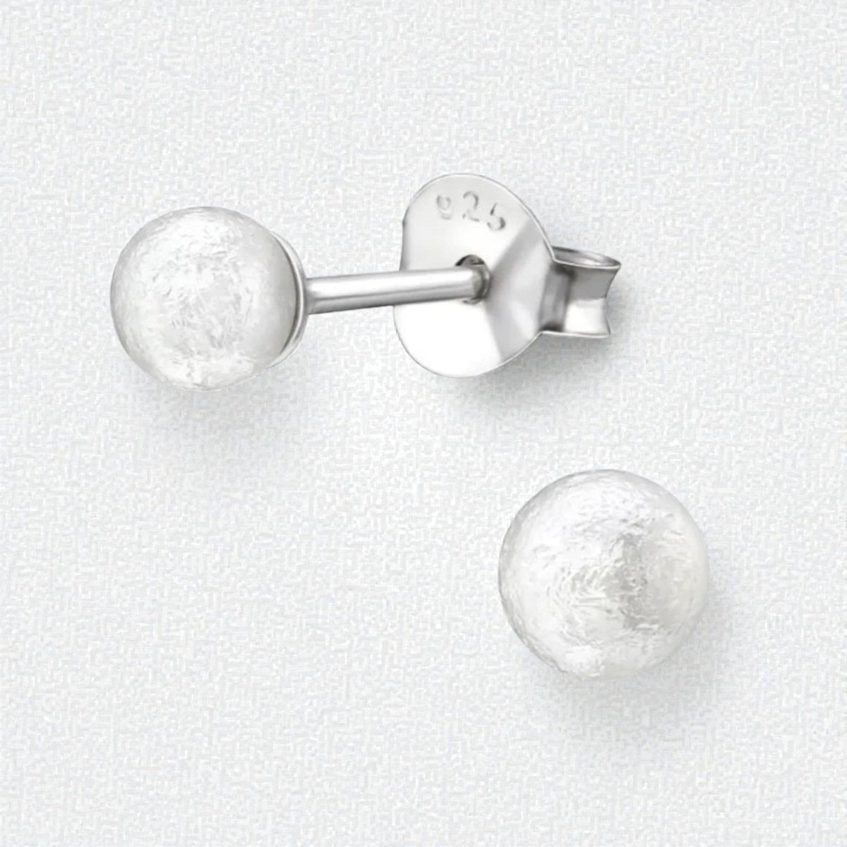 Zijde Witte Zilveren Parel Oorbellen - Aramat Jewels - Oorbellen - cadeautip